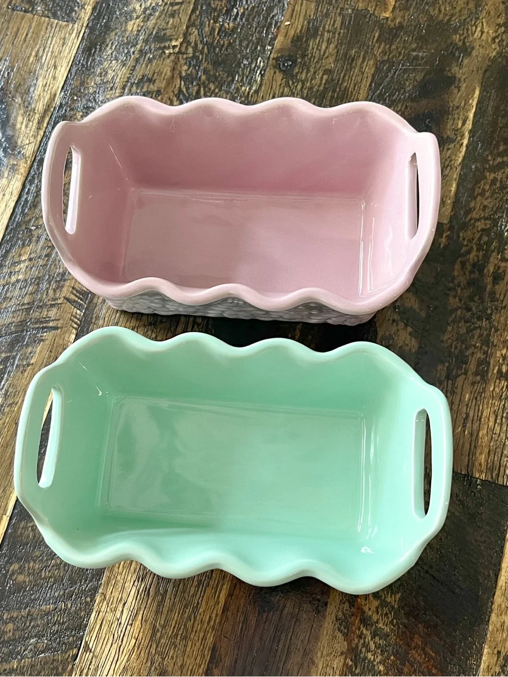NIB Temptations 2 Ruffled Mini Loaf Pans Christmas Trees Pastel Baking Gift New